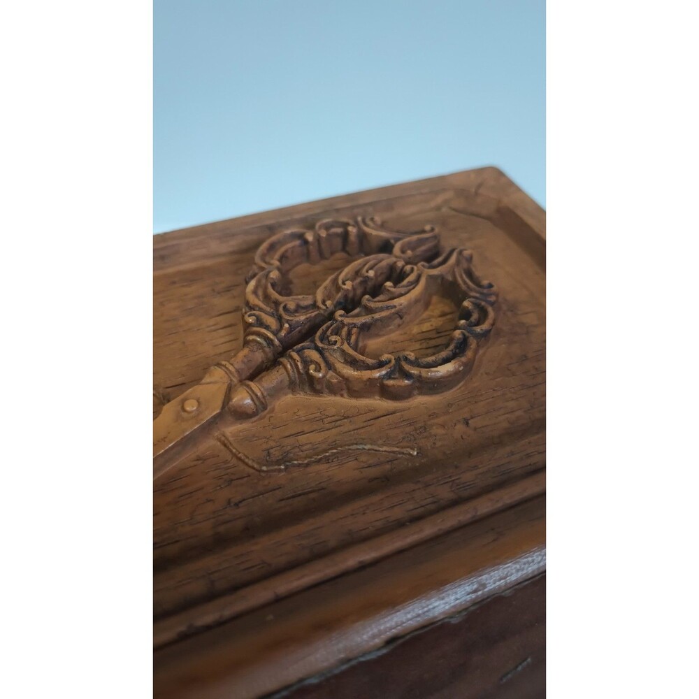 Vintag Faux Wooden Sewing Box  Resin  Carved Cottagecore 1950s With Tray * - Picture 7 of 8